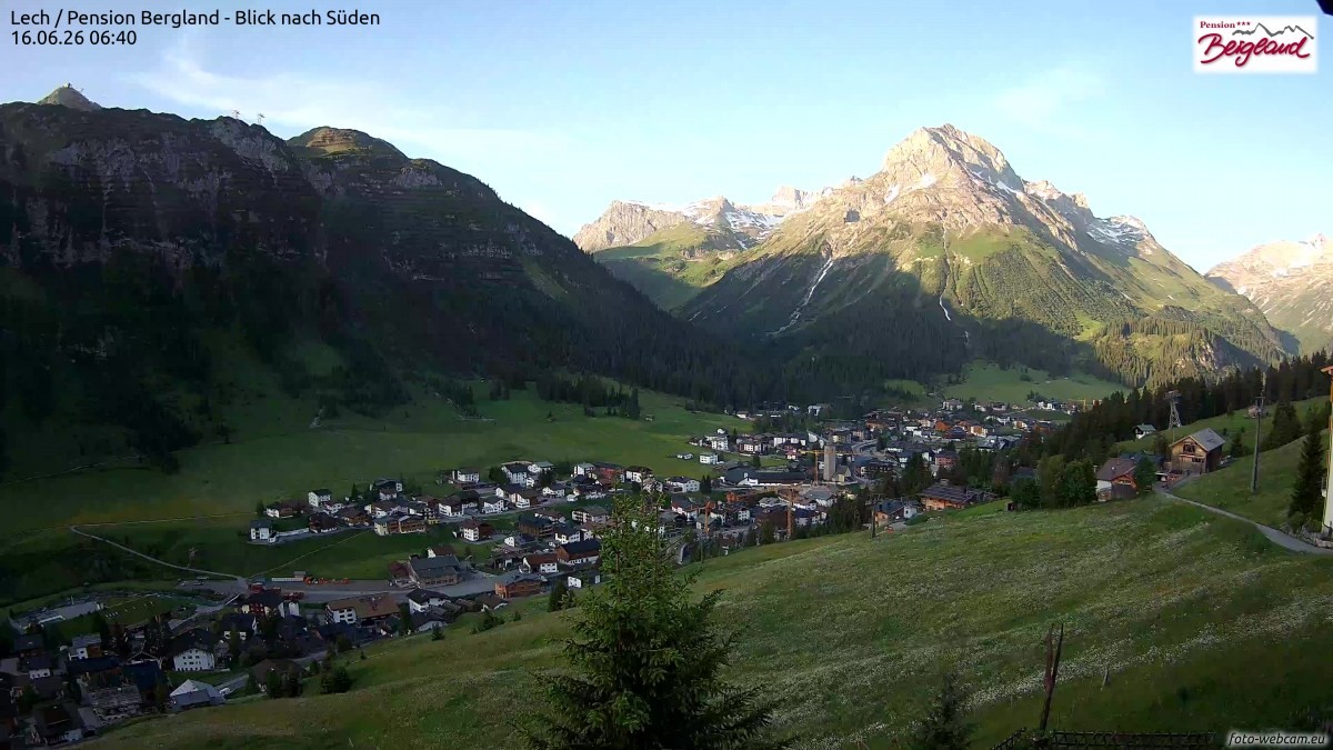 Archiv Foto Webcam Oberlech: Ausblick Pension Bergland