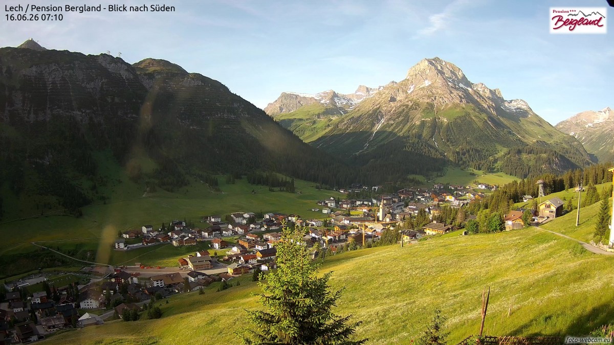 Archiv Foto Webcam Oberlech: Ausblick Pension Bergland