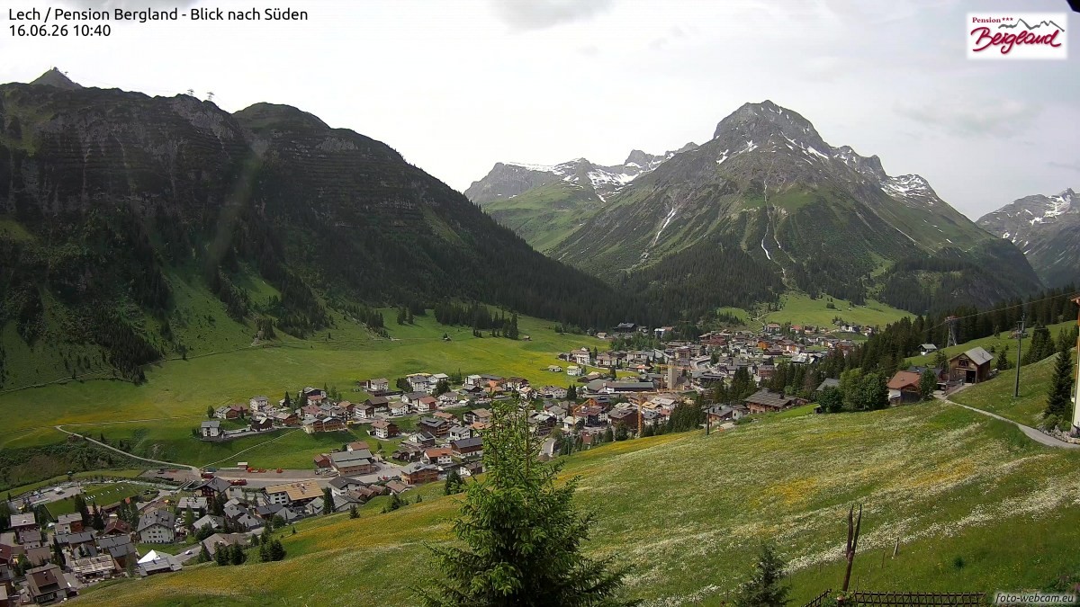Archiv Foto Webcam Oberlech: Ausblick Pension Bergland