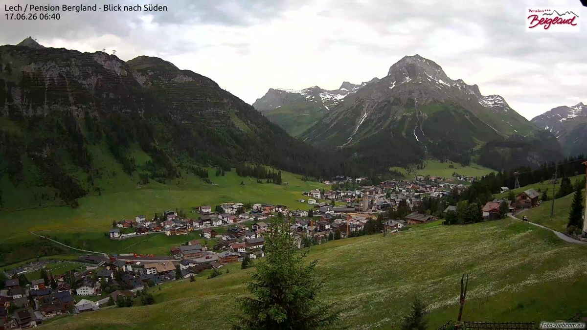 Archiv Foto Webcam Oberlech: Ausblick Pension Bergland
