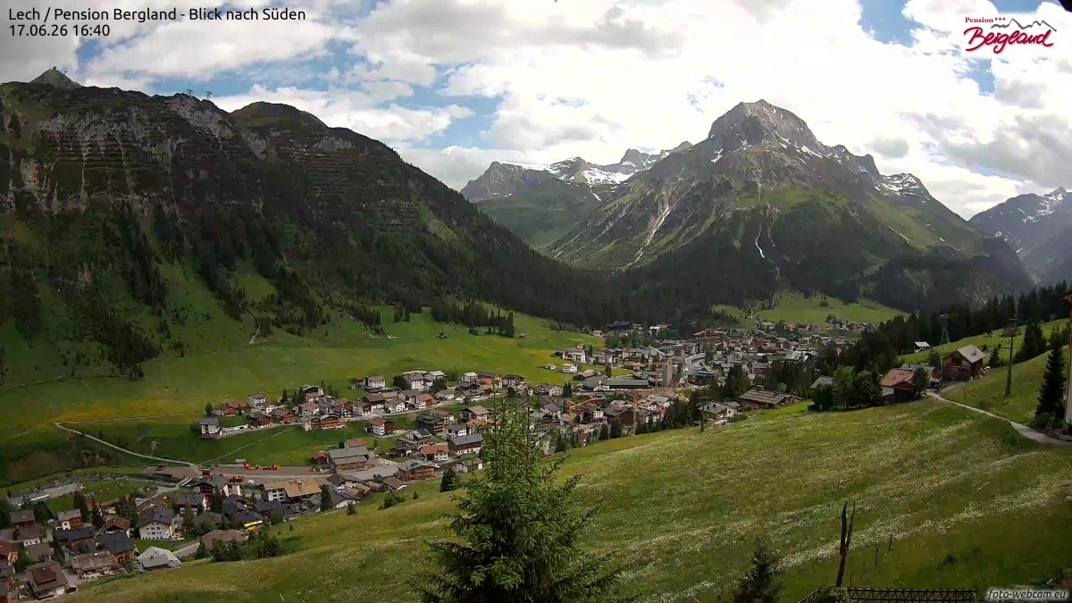 Archiv Foto Webcam Oberlech: Ausblick Pension Bergland