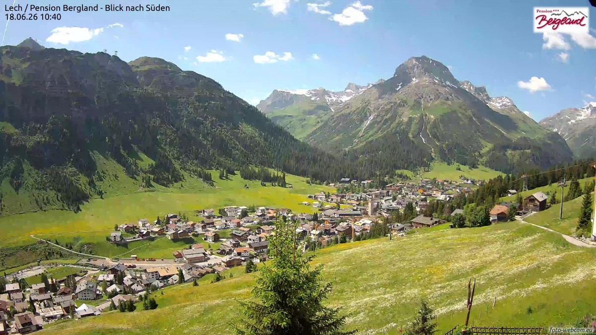 Archiv Foto Webcam Oberlech: Ausblick Pension Bergland