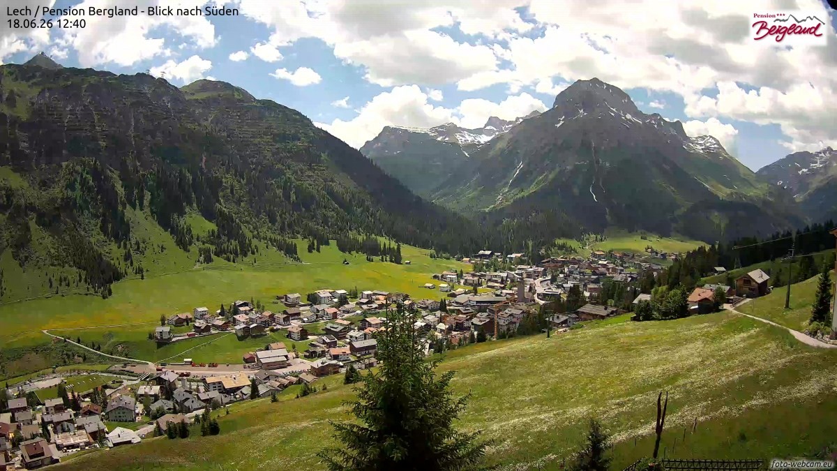 Archiv Foto Webcam Oberlech: Ausblick Pension Bergland