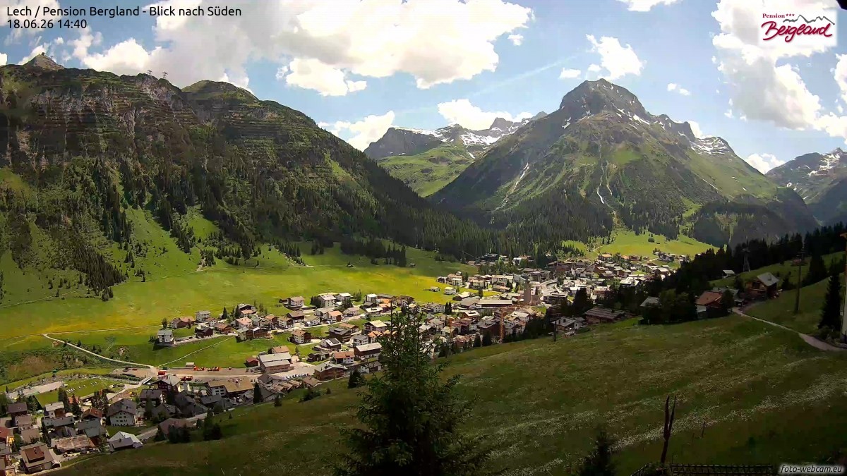 Archiv Foto Webcam Oberlech: Ausblick Pension Bergland