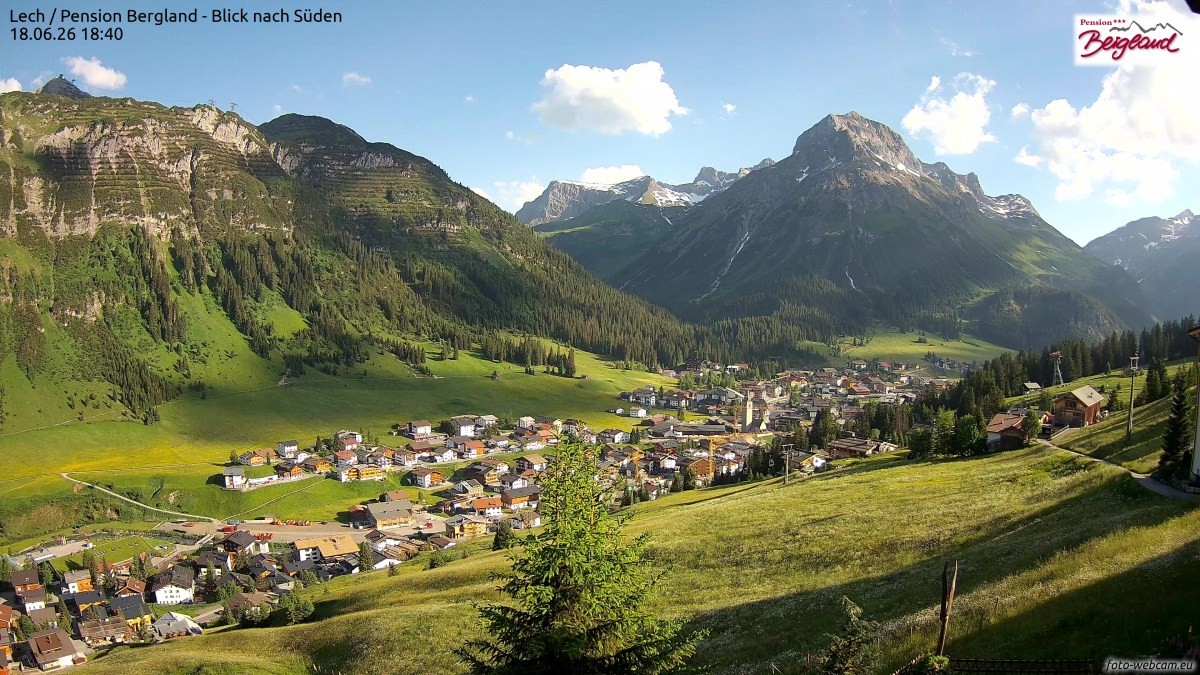 Archiv Foto Webcam Oberlech: Ausblick Pension Bergland