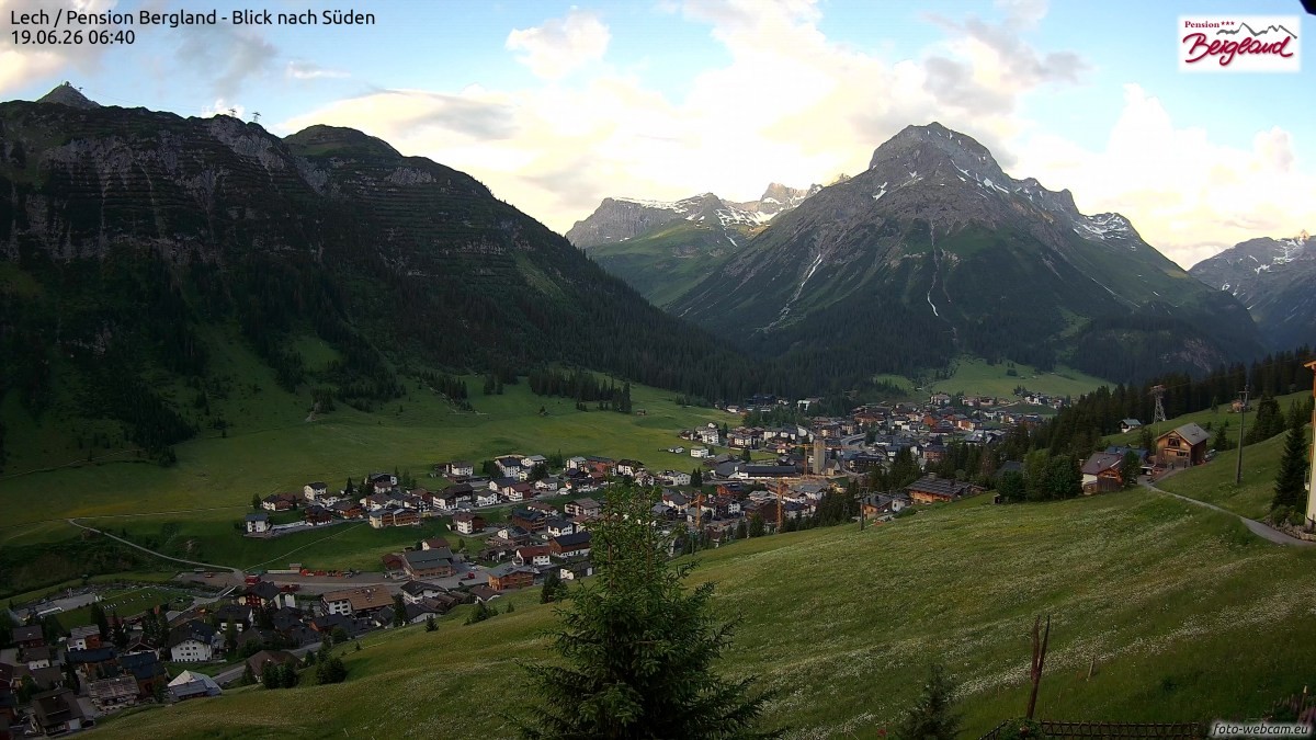 Archiv Foto Webcam Oberlech: Ausblick Pension Bergland