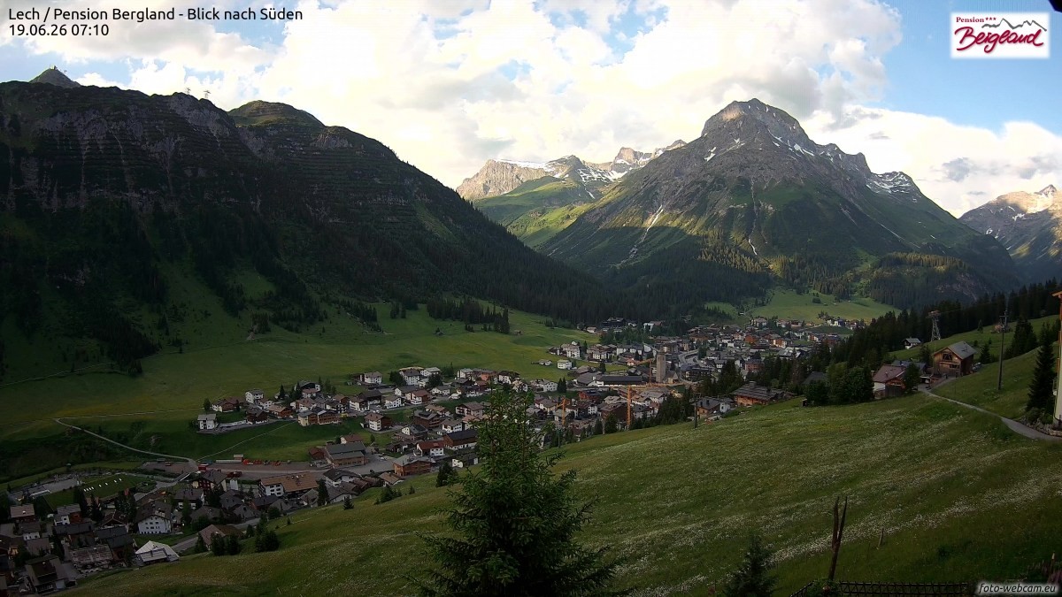Archiv Foto Webcam Oberlech: Ausblick Pension Bergland