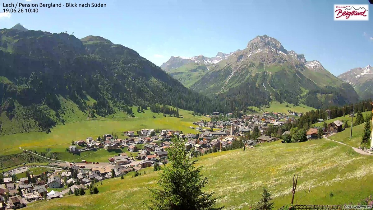 Archiv Foto Webcam Oberlech: Ausblick Pension Bergland
