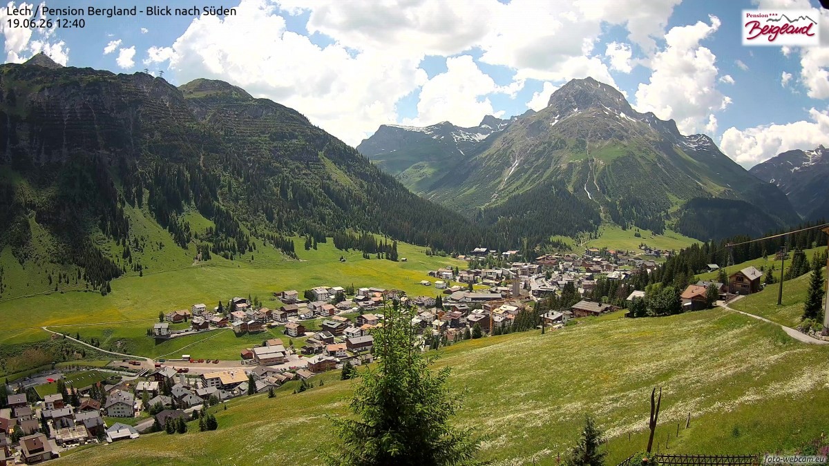 Archiv Foto Webcam Oberlech: Ausblick Pension Bergland
