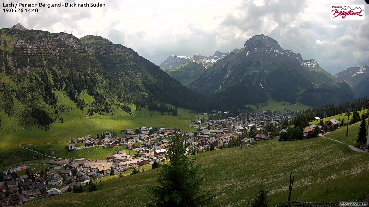 Archiv Foto Webcam Oberlech: Ausblick Pension Bergland