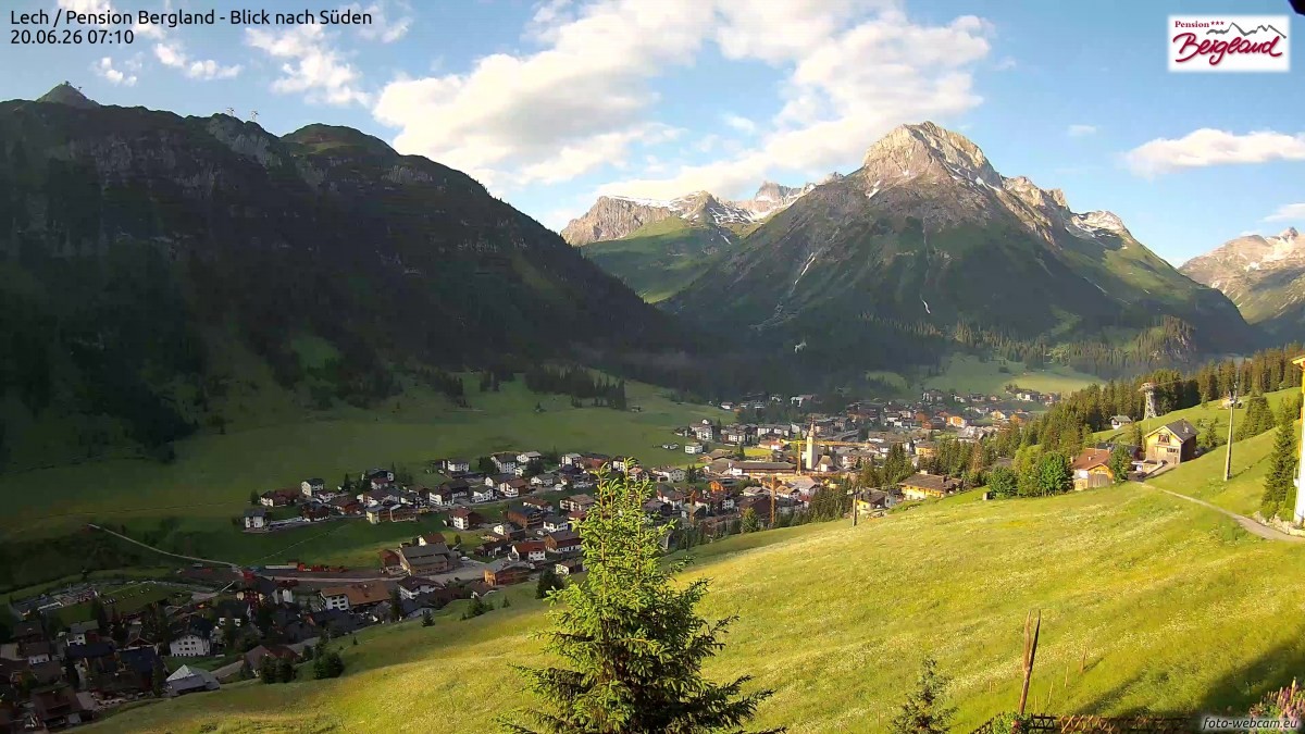 Archiv Foto Webcam Oberlech: Ausblick Pension Bergland