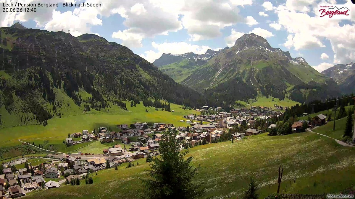 Archiv Foto Webcam Oberlech: Ausblick Pension Bergland