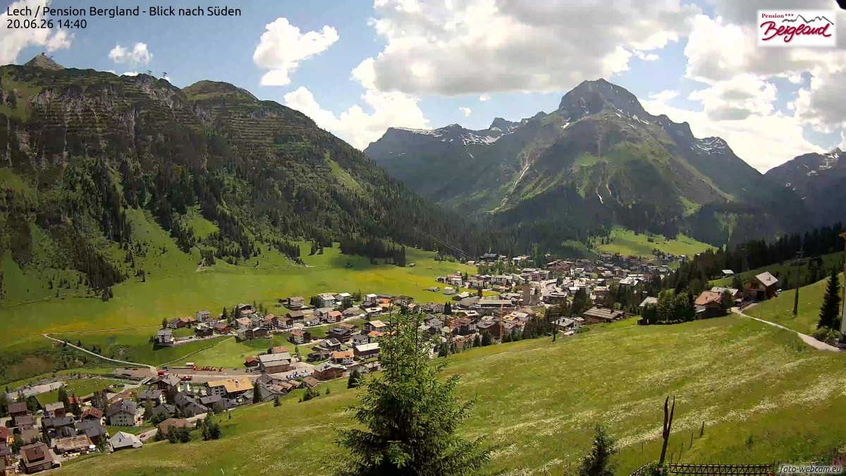 Archiv Foto Webcam Oberlech: Ausblick Pension Bergland