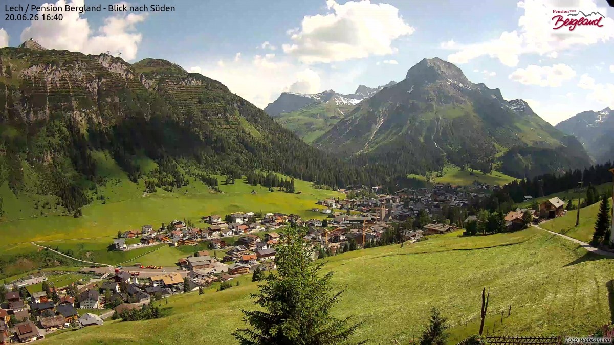 Archiv Foto Webcam Oberlech: Ausblick Pension Bergland