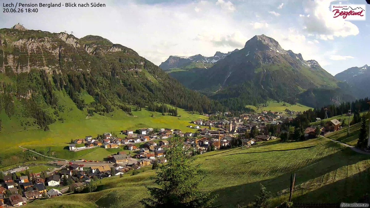Archiv Foto Webcam Oberlech: Ausblick Pension Bergland