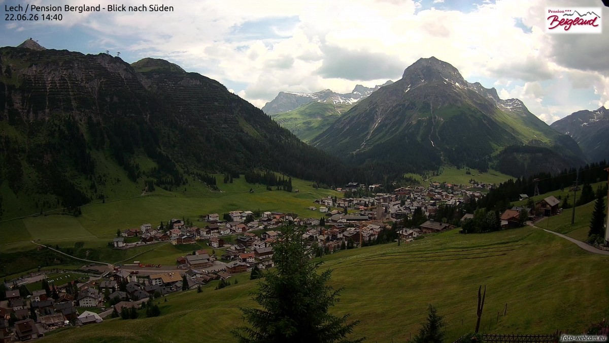 Archiv Foto Webcam Oberlech: Ausblick Pension Bergland