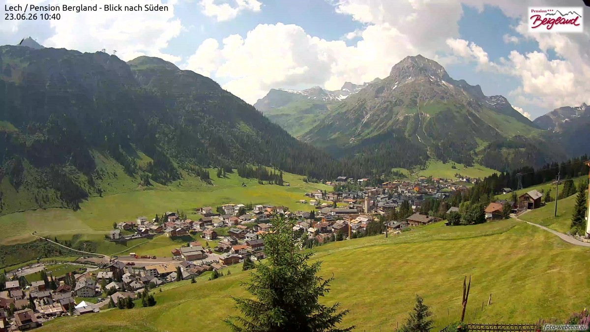 Archiv Foto Webcam Oberlech: Ausblick Pension Bergland