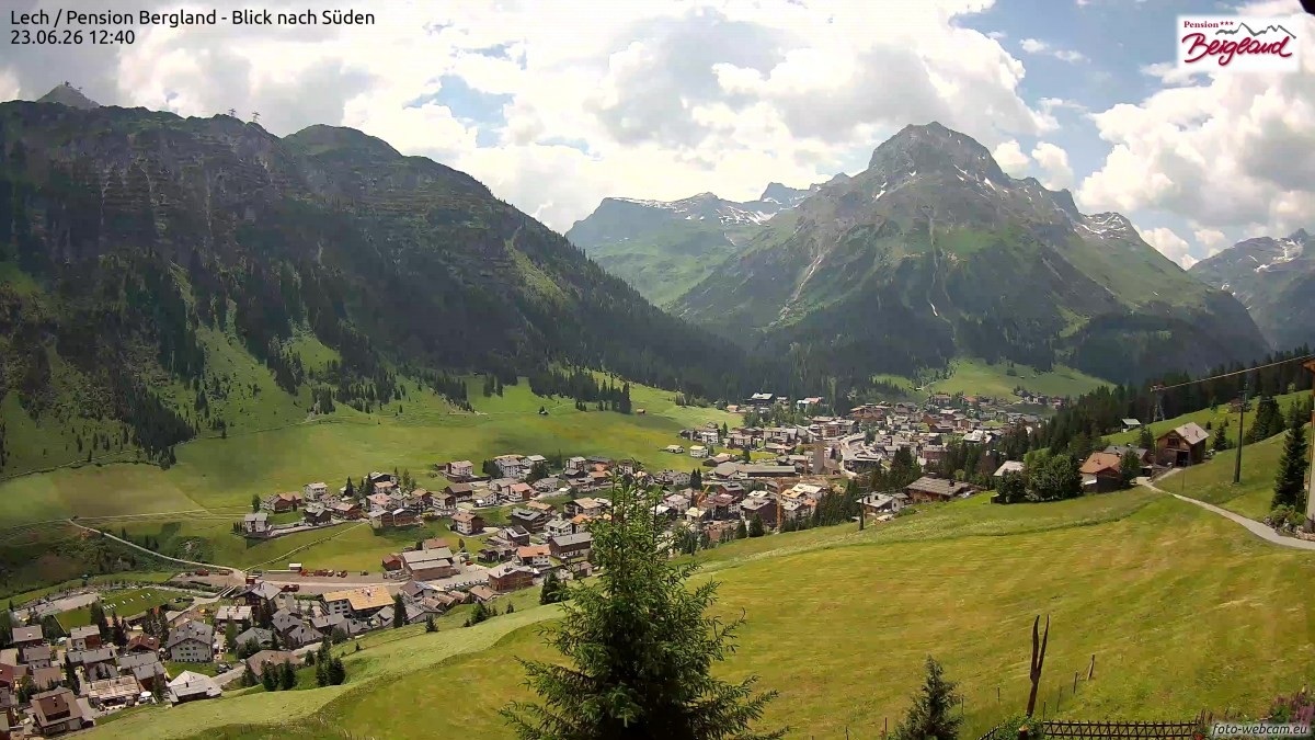 Archiv Foto Webcam Oberlech: Ausblick Pension Bergland