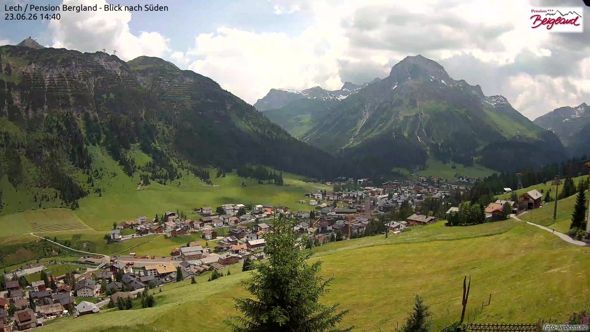 Archiv Foto Webcam Oberlech: Ausblick Pension Bergland