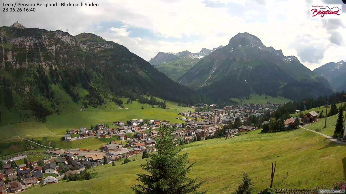 Archiv Foto Webcam Oberlech: Ausblick Pension Bergland
