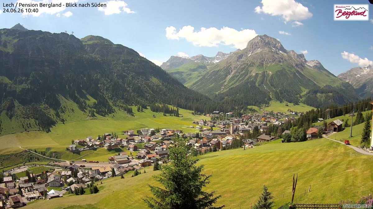 Archiv Foto Webcam Oberlech: Ausblick Pension Bergland
