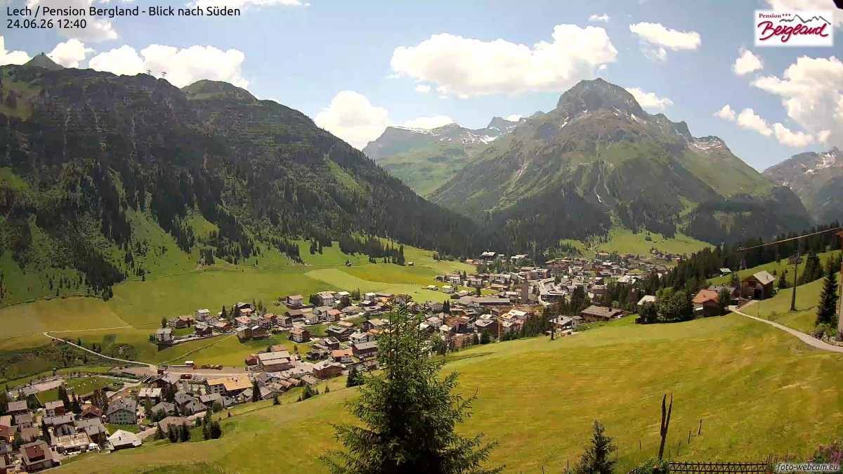 Archiv Foto Webcam Oberlech: Ausblick Pension Bergland