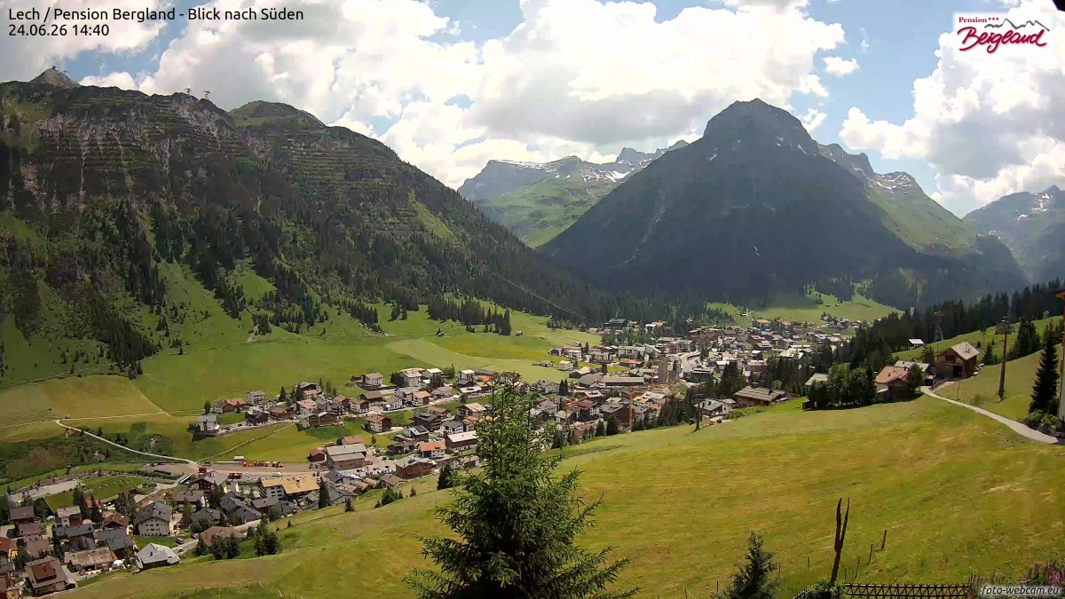 Archiv Foto Webcam Oberlech: Ausblick Pension Bergland