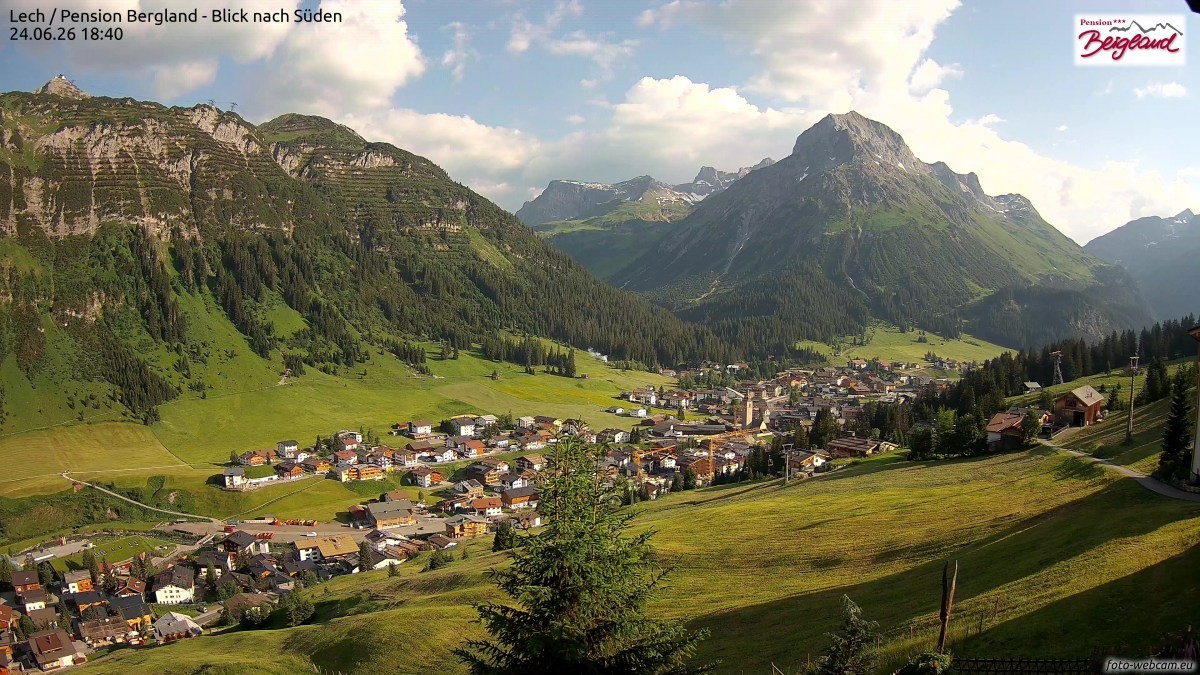 Archiv Foto Webcam Oberlech: Ausblick Pension Bergland