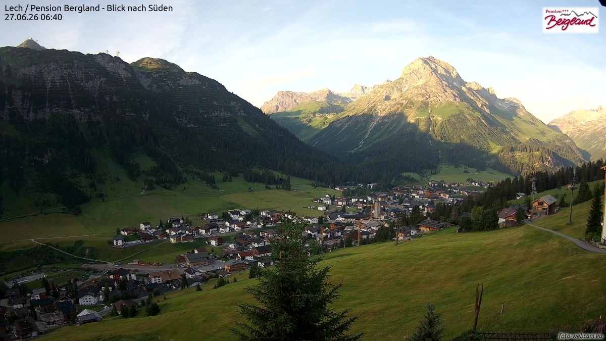 Archiv Foto Webcam Oberlech: Ausblick Pension Bergland