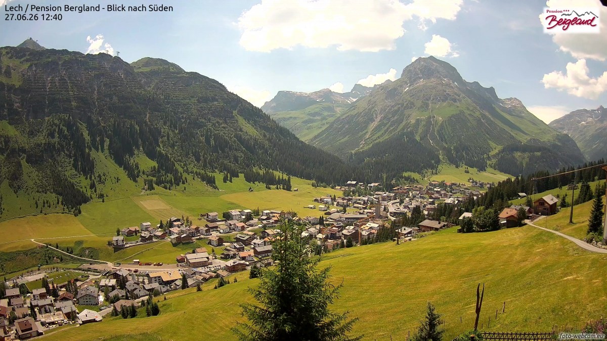 Archiv Foto Webcam Oberlech: Ausblick Pension Bergland