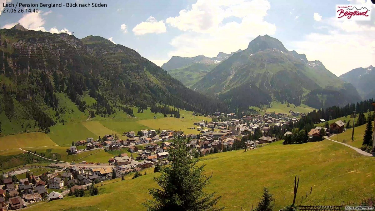 Archiv Foto Webcam Oberlech: Ausblick Pension Bergland
