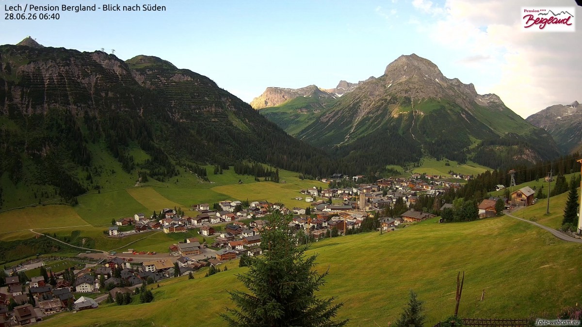 Archiv Foto Webcam Oberlech: Ausblick Pension Bergland
