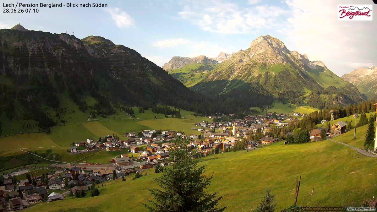 Archiv Foto Webcam Oberlech: Ausblick Pension Bergland
