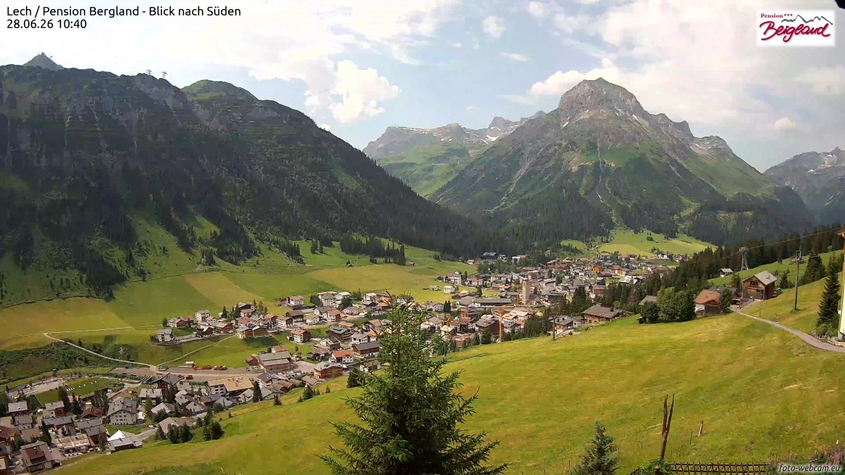 Archiv Foto Webcam Oberlech: Ausblick Pension Bergland