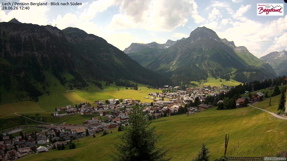 Archiv Foto Webcam Oberlech: Ausblick Pension Bergland