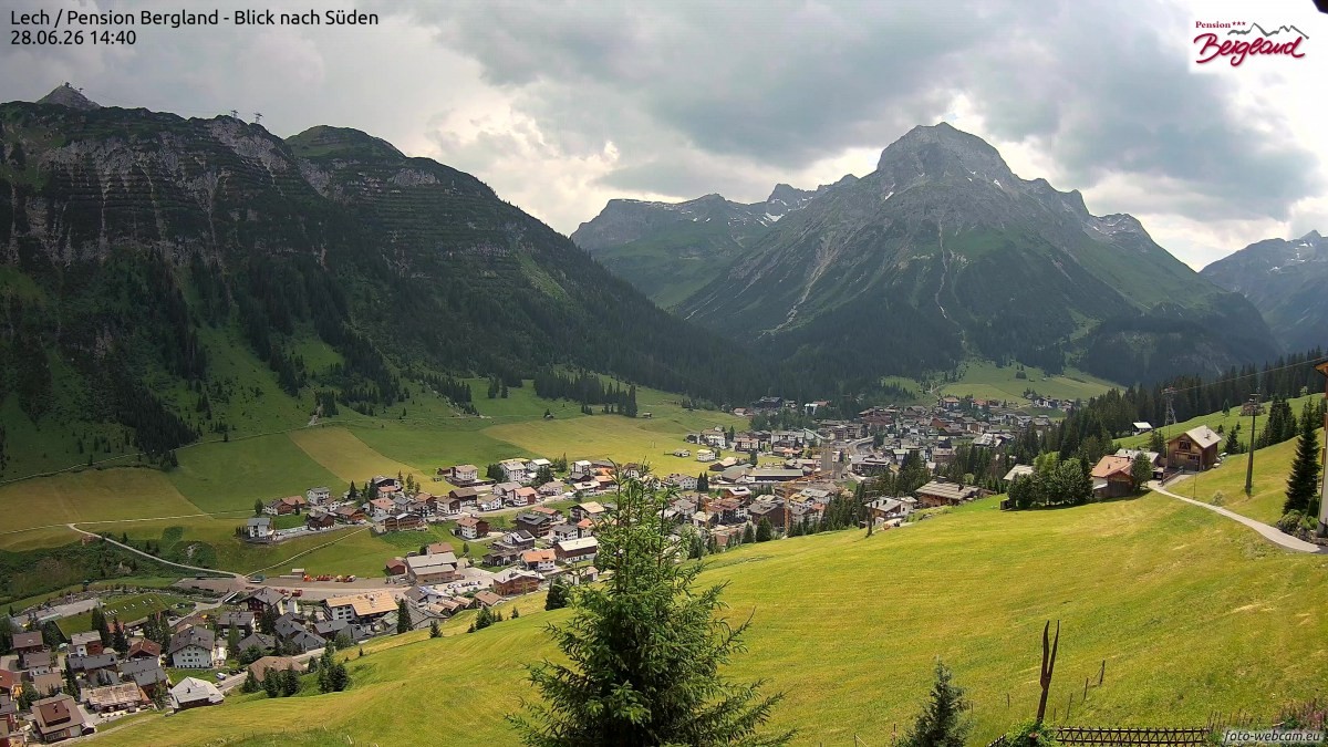 Archiv Foto Webcam Oberlech: Ausblick Pension Bergland
