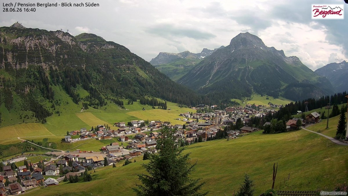 Archiv Foto Webcam Oberlech: Ausblick Pension Bergland