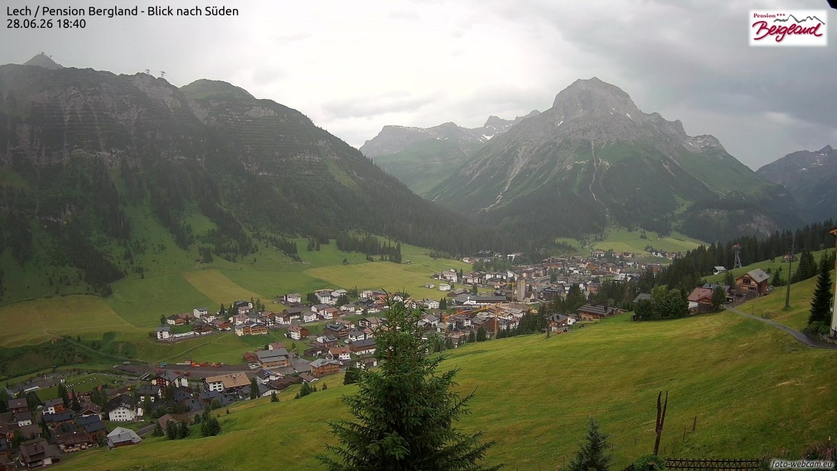 Archiv Foto Webcam Oberlech: Ausblick Pension Bergland