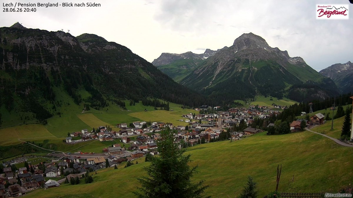 Archiv Foto Webcam Oberlech: Ausblick Pension Bergland