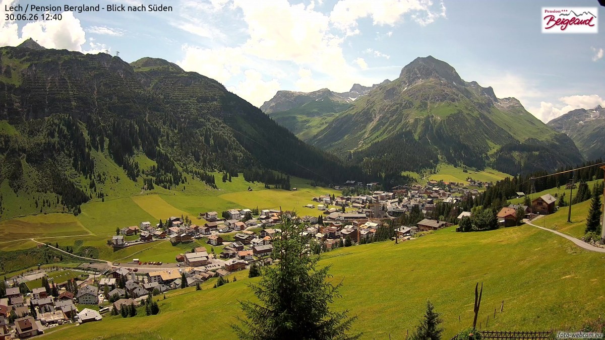 Archiv Foto Webcam Oberlech: Ausblick Pension Bergland