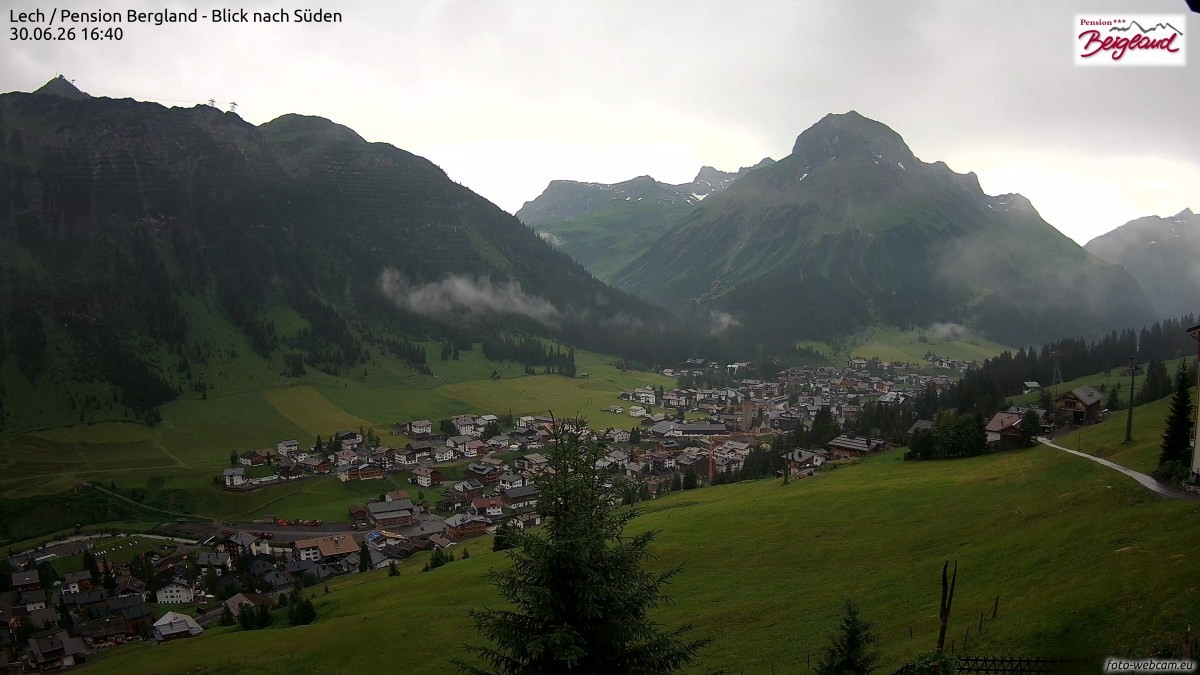Archiv Foto Webcam Oberlech: Ausblick Pension Bergland