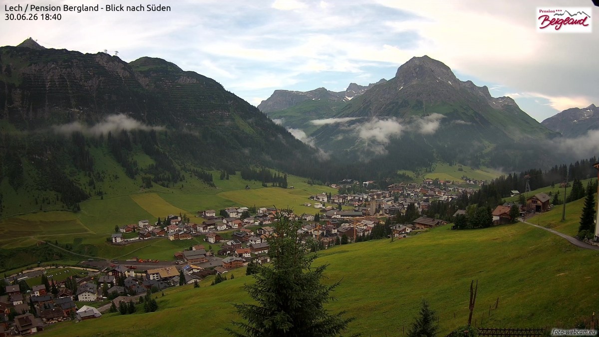 Archiv Foto Webcam Oberlech: Ausblick Pension Bergland
