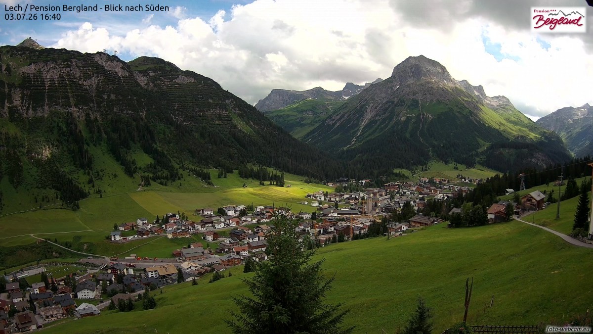 Archiv Foto Webcam Oberlech: Ausblick Pension Bergland
