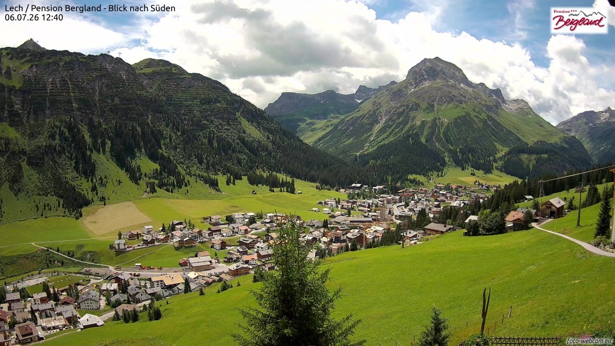 Archiv Foto Webcam Oberlech: Ausblick Pension Bergland