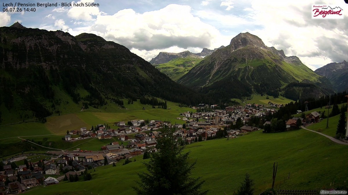 Archiv Foto Webcam Oberlech: Ausblick Pension Bergland