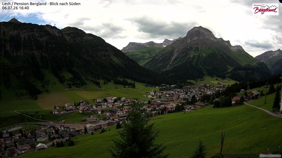 Archiv Foto Webcam Oberlech: Ausblick Pension Bergland