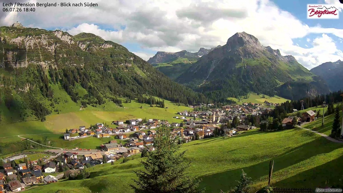 Archiv Foto Webcam Oberlech: Ausblick Pension Bergland