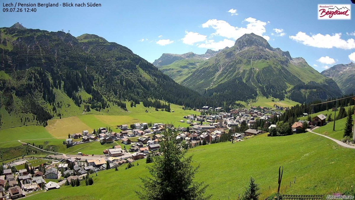 Archiv Foto Webcam Oberlech: Ausblick Pension Bergland