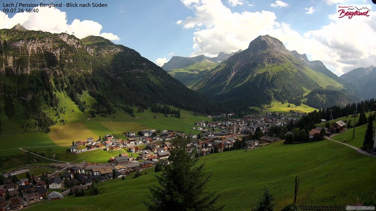 Archiv Foto Webcam Oberlech: Ausblick Pension Bergland