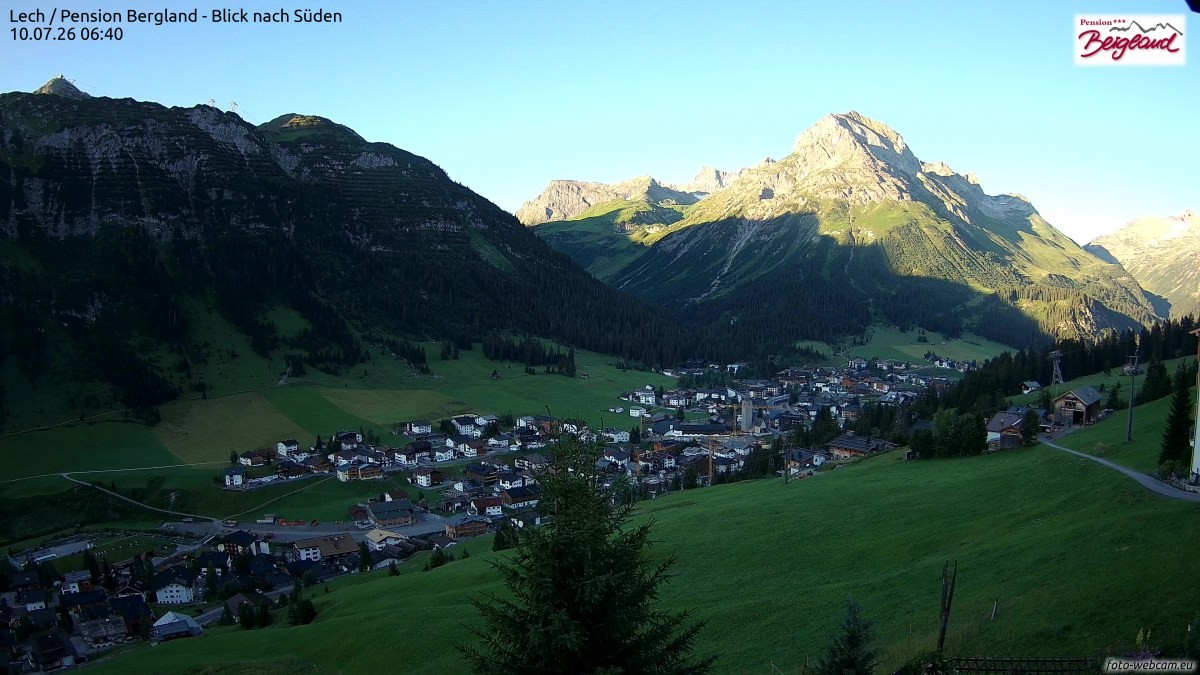 Archiv Foto Webcam Oberlech: Ausblick Pension Bergland